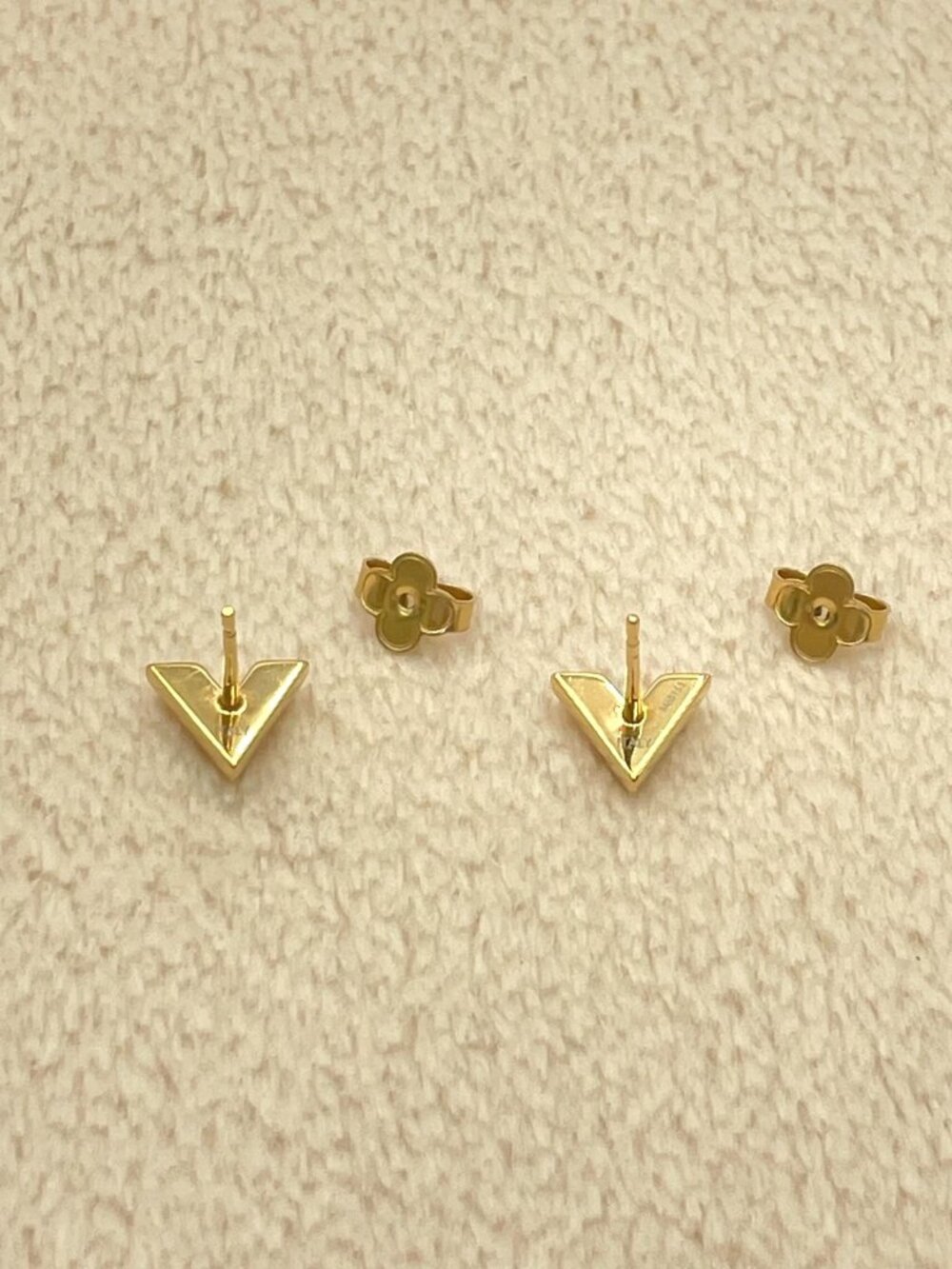Authentic Louis Vuitton 2 PAIRS Essential V Gold Tone Hoop Earrings LV Logo - Picture 13 of 16